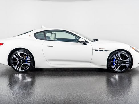 Used 2024 Maserati GranTurismo Folgore image 5