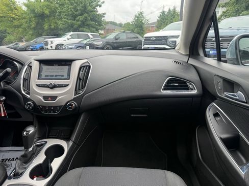 Used 2017 Chevrolet Cruze LS FWD image 22