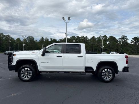 Used 2025 Chevrolet Silverado 2500 Custom w/ Custom Value Package AWD/4WD image 6