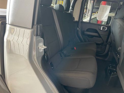 Used 2020 Jeep Gladiator Overland AWD/4WD image 26