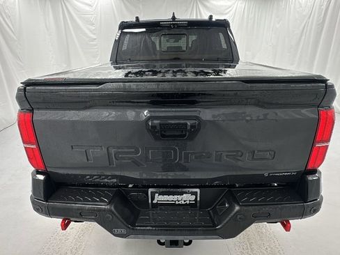 Used 2025 Toyota Tacoma TRD Sport image 4