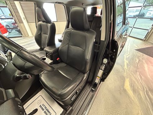 Used 2017 Toyota 4Runner Limited AWD/4WD image 9