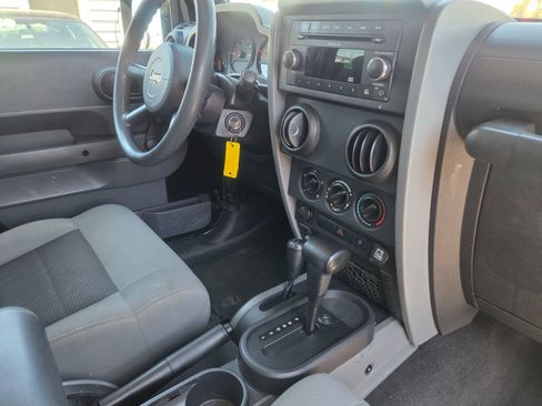 Used 2009 Jeep Wrangler Unlimited X image 16