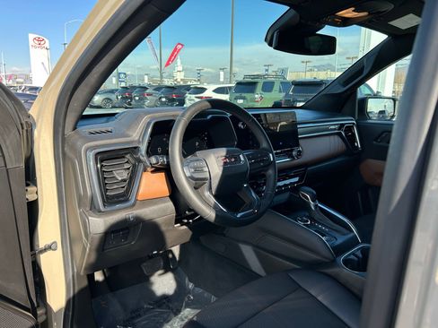 Used 2024 GMC Canyon AT4 w/ Technology Package image 10