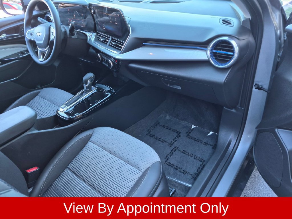 Used 2025 Chevrolet Trax LT w/ LT Convenience Package FWD image 29