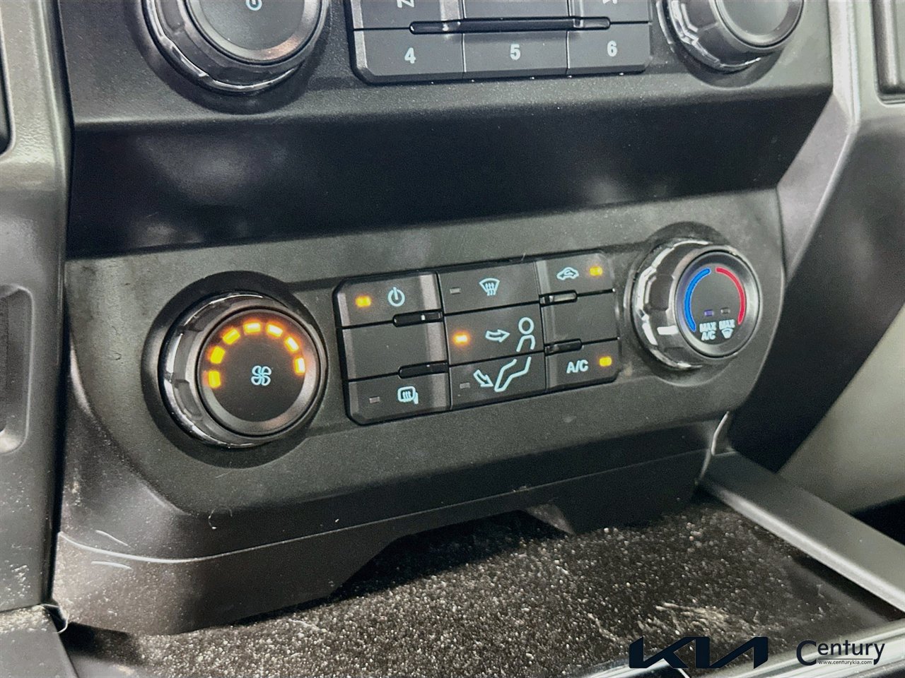 Used 2022 Ford F250 XLT w/ Black Appearance Package AWD/4WD image 15