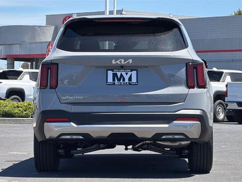 New 2026 Kia Sorento S FWD image 5