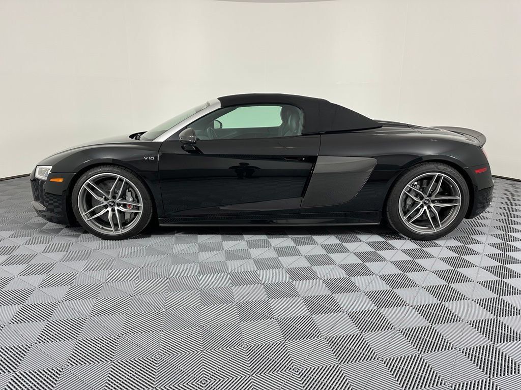Used 2018 Audi R8 V10 plus AWD/4WD image 2
