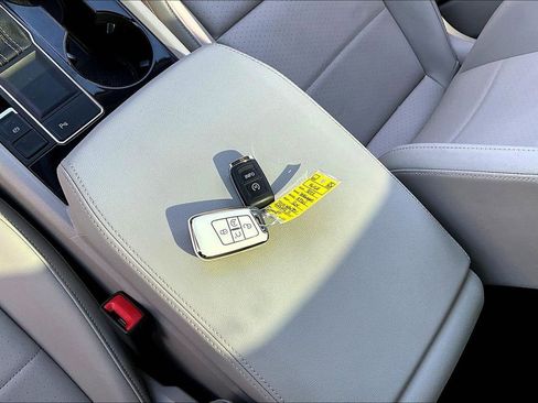 Used 2022 Volkswagen Atlas SE image 37