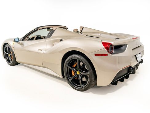 Used 2018 Ferrari 488 Spider image 16
