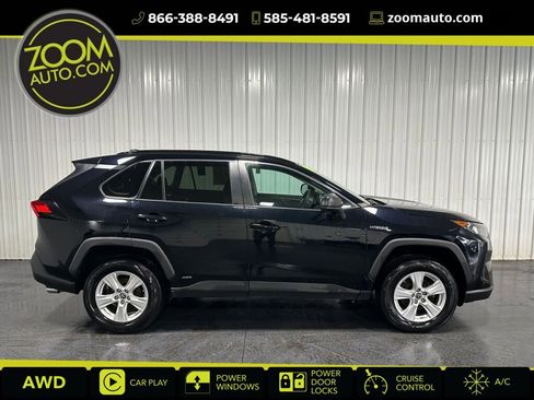Used 2021 Toyota RAV4 LE AWD/4WD image 1