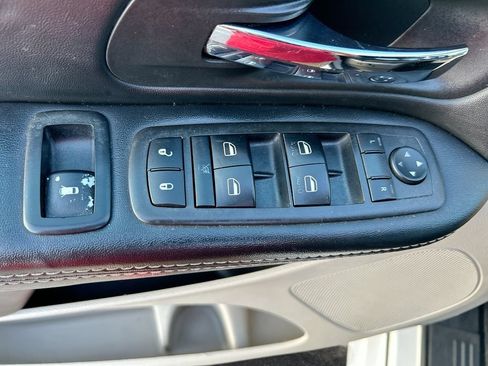 Used 2019 Dodge Grand Caravan SXT FWD image 13