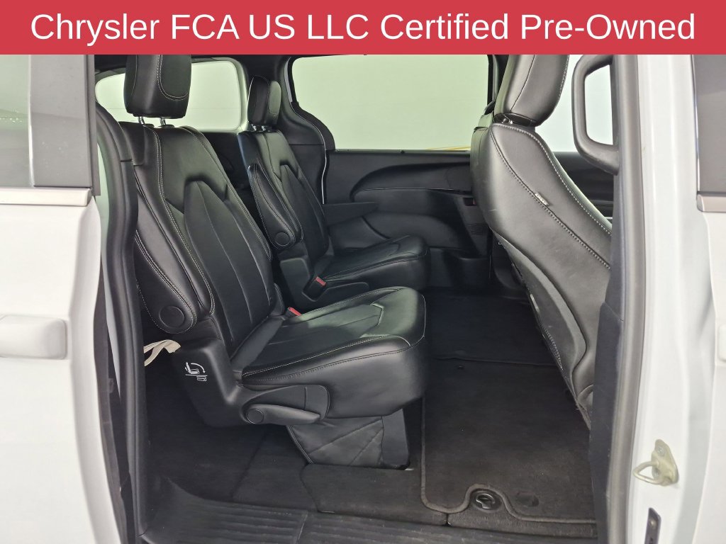 Certified 2025 Chrysler Pacifica Select FWD image 35