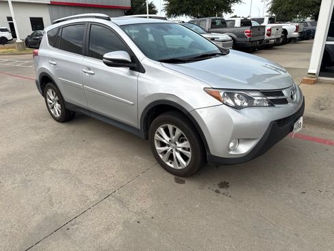 Used 2014 Toyota RAV4 Limited w/ Technology Package FWD image 4