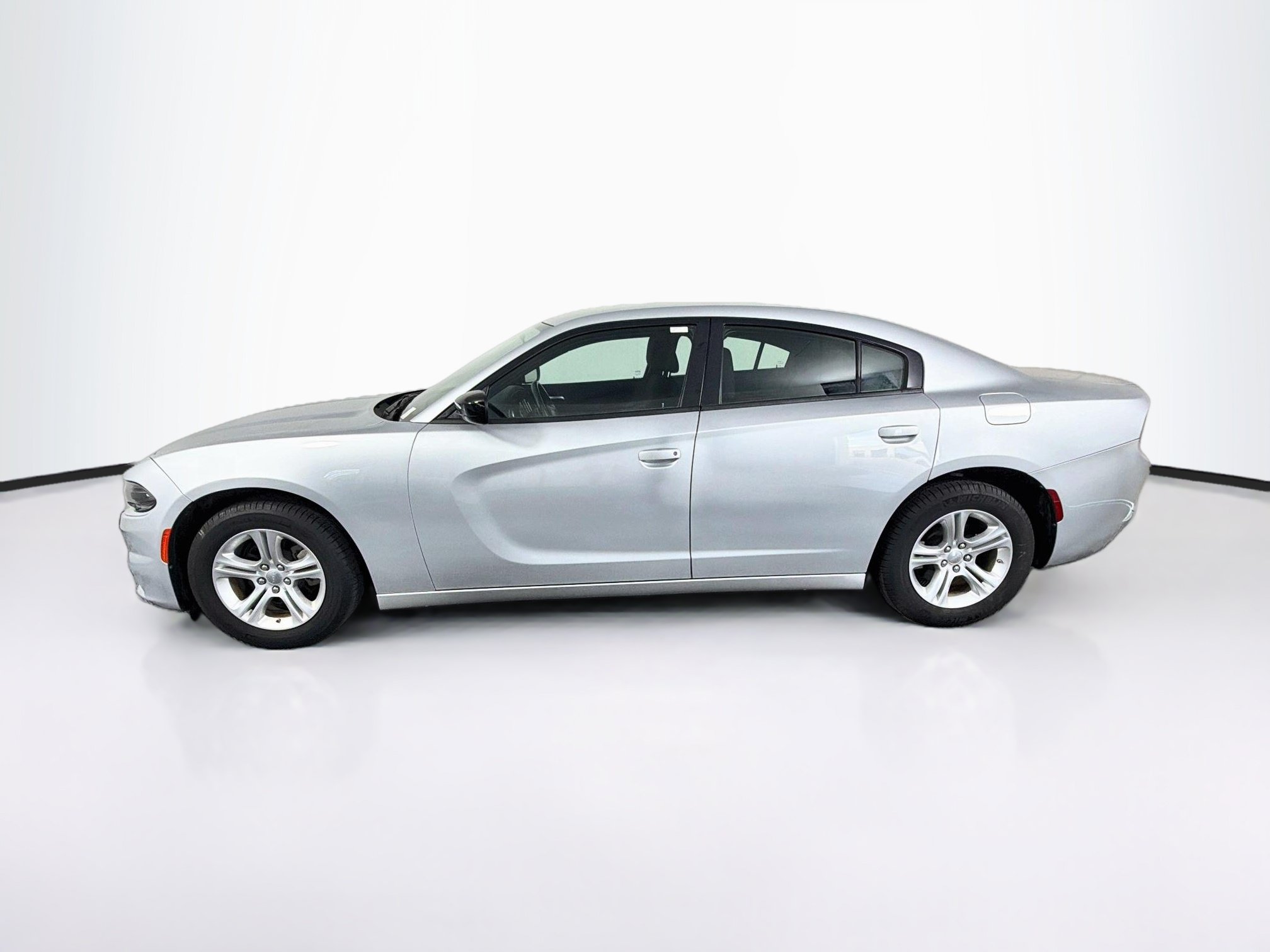 Used 2023 Dodge Charger SXT RWD image 4