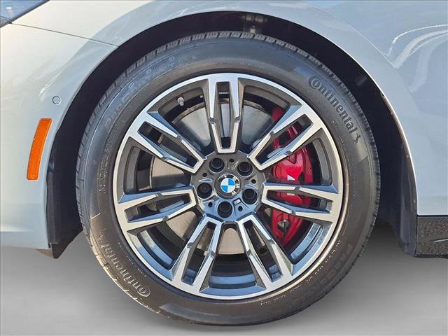 Used 2026 BMW 540i xDrive w/ M Sport Package AWD/4WD image 25