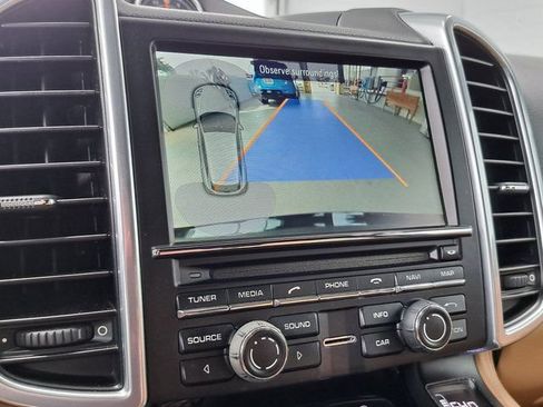 Used 2016 Porsche Cayenne AWD/4WD image 16