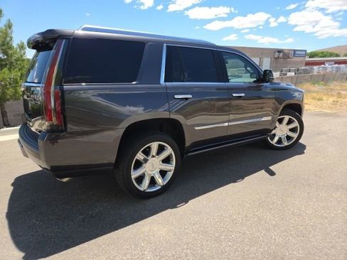 Used 2016 Cadillac Escalade Premium AWD/4WD image 4