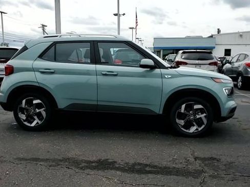 Used 2025 Hyundai Venue SEL FWD image 9