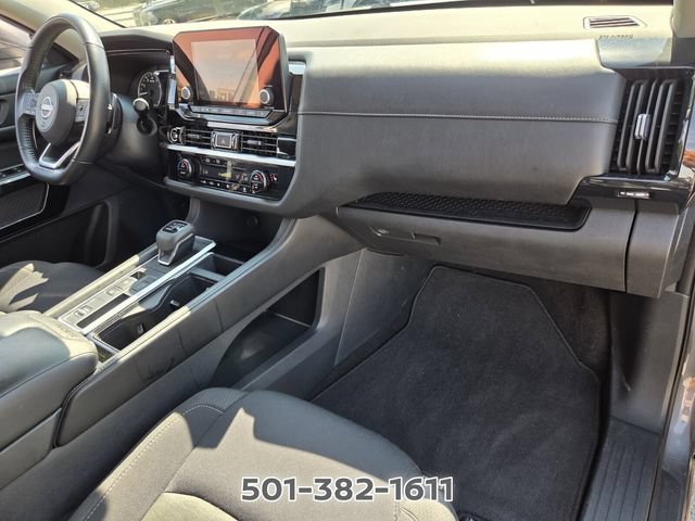 Used 2024 Nissan Pathfinder SV FWD image 17