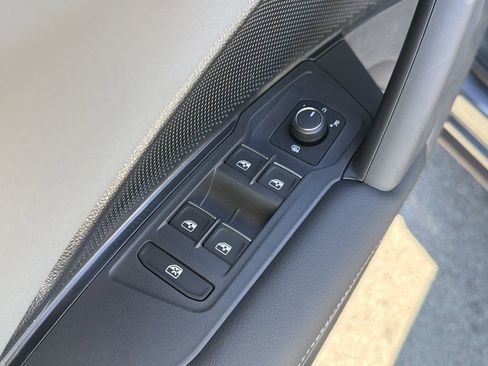 New 2026 Volkswagen Tiguan SE FWD image 24