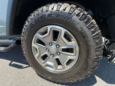 Used 2015 Jeep Wrangler Unlimited Rubicon w/ Dual Top Group AWD/4WD image 18