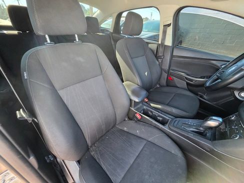Used 2015 Ford Focus SE FWD image 8