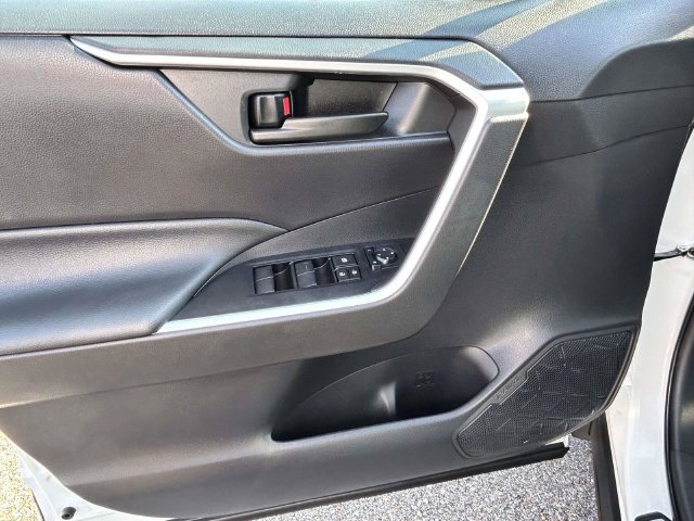 Used 2025 Toyota RAV4 LE AWD/4WD image 19