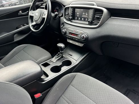 Used 2020 Kia Sorento S image 19