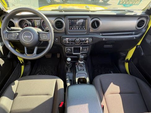 Used 2023 Jeep Gladiator Sport w/ Off Road Group image 10