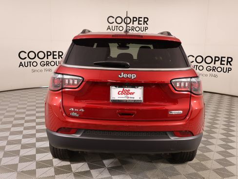 Used 2025 Jeep Compass Latitude image 21