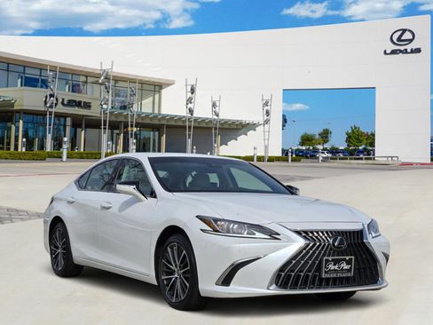 Used 2025 Lexus ES 300h w/ Premium Package image 2
