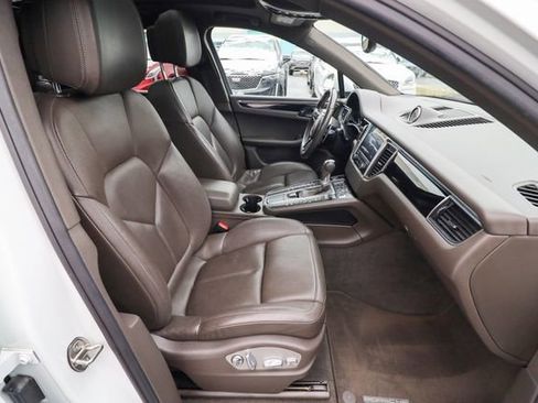 Used 2018 Porsche Macan AWD/4WD image 36