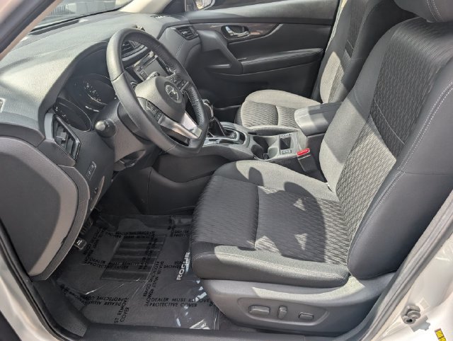 Used 2018 Nissan Rogue SV AWD/4WD image 16