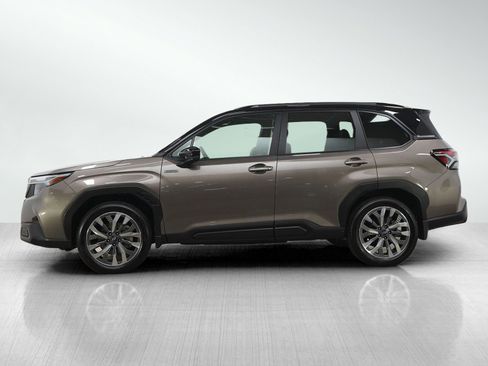 Used 2025 Subaru Forester Touring w/ Touring Package AWD/4WD image 2