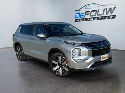 Used 2025 Mitsubishi Outlander SE