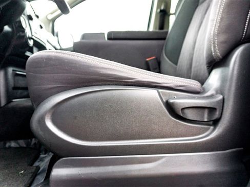 Used 2023 Nissan Titan SV image 12