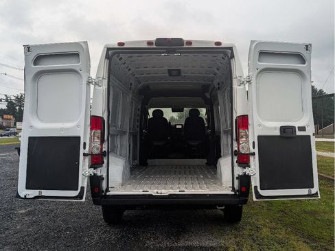 Used 2026 RAM ProMaster 2500 w/ Convenience Group FWD image 10