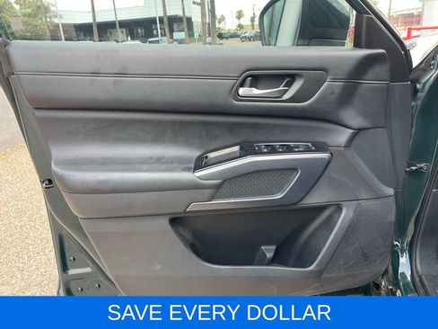 Used 2024 Nissan Pathfinder SL FWD image 13