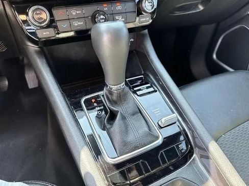 Used 2024 Jeep Compass Latitude AWD/4WD image 40