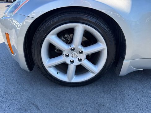 Used 2005 Nissan 350Z Touring image 9