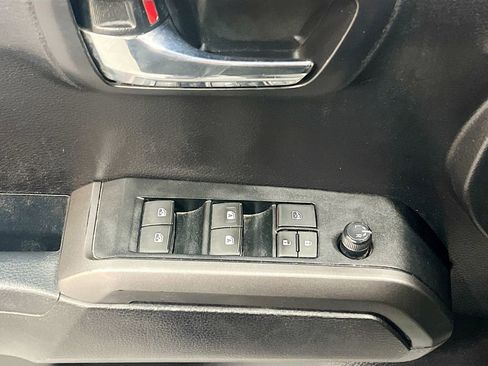 Used 2021 Toyota Tacoma TRD Sport w/ Technology Package image 18