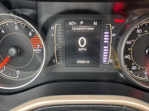Used 2018 Jeep Cherokee Latitude w/ Altitude Package AWD/4WD image 8