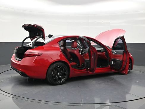 Used 2021 Alfa Romeo Giulia Sprint w/ Nero Edizione RWD image 28