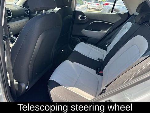 Used 2020 Hyundai Venue SEL FWD image 16