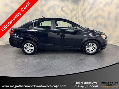 Used 2013 Chevrolet Sonic LT image 9