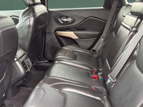 Used 2018 Jeep Cherokee Limited AWD/4WD image 18