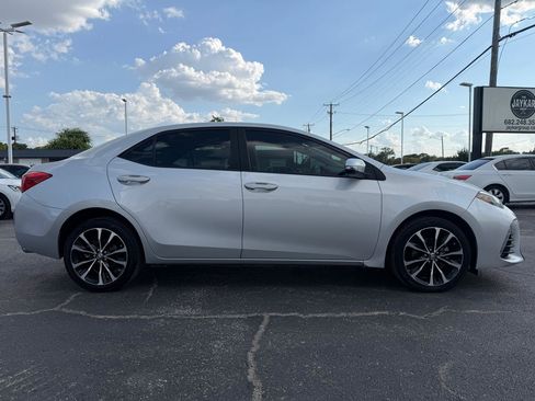 Used 2018 Toyota Corolla SE FWD image 4