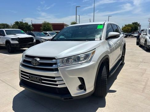 Used 2019 Toyota Highlander LE FWD image 6