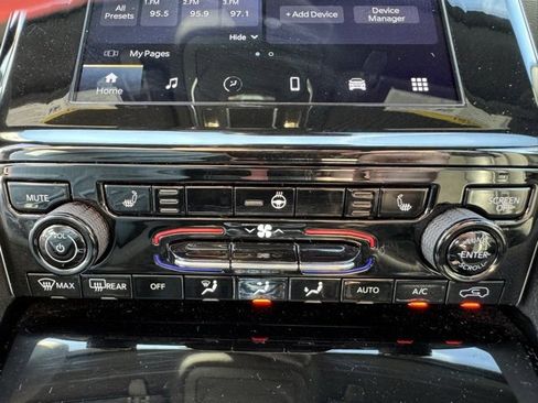 Used 2023 Jeep Grand Cherokee L Laredo image 16